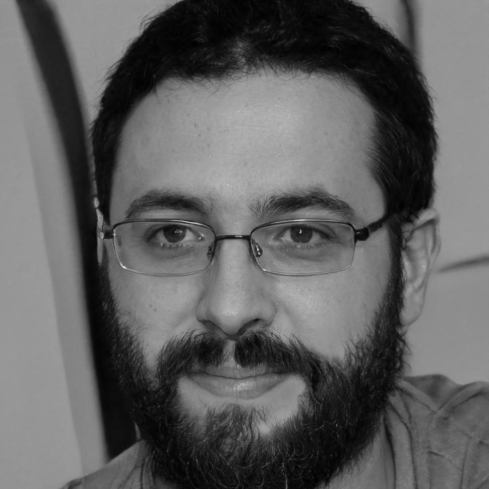 Portrait de Théo Marchand, analyste financier senior