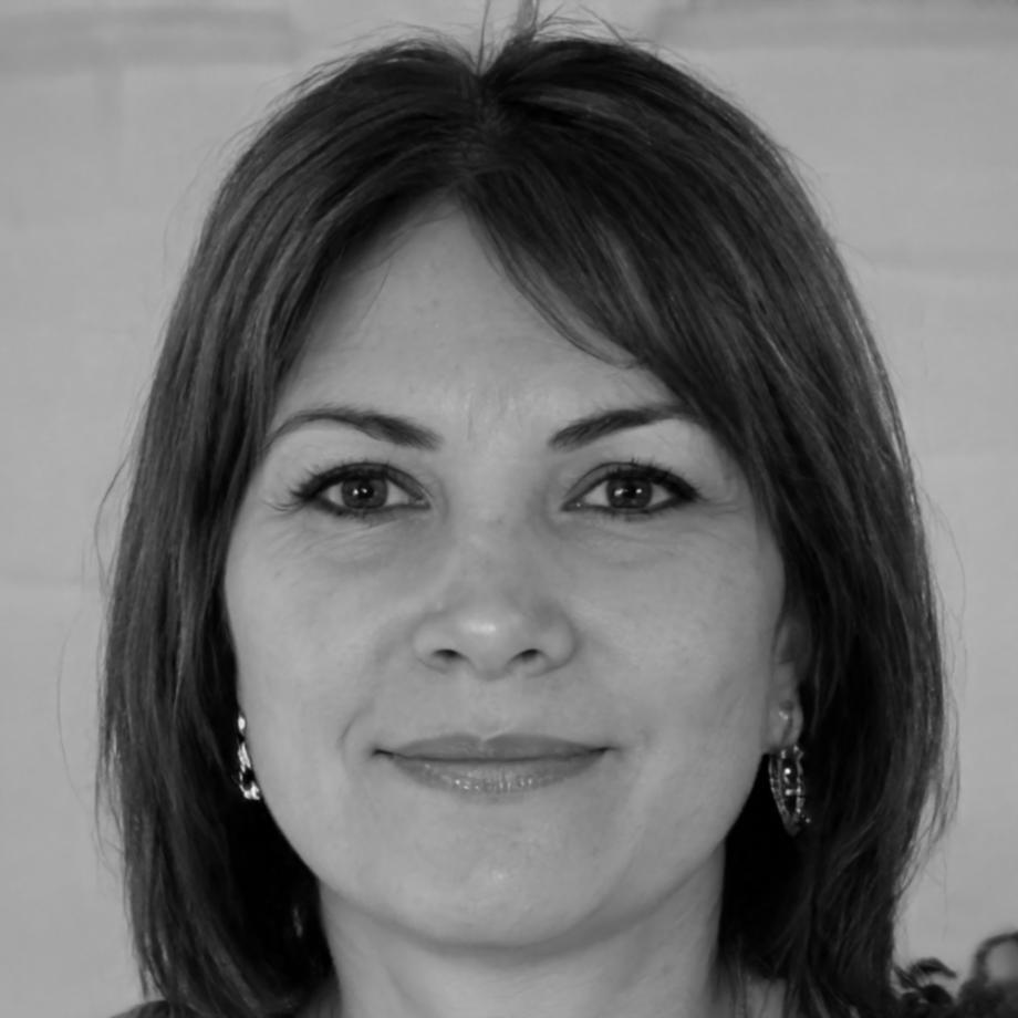 Portrait d'Élise Dubois, experte en finances personnelles